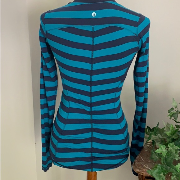 🍋lululemon Base Runner Long Sleeve- Like New - Picture 8 of 11